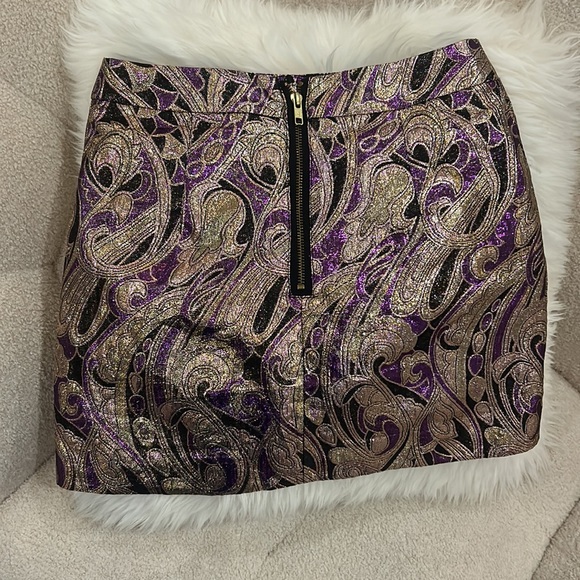 Shiny mini skirt - Picture 2 of 3